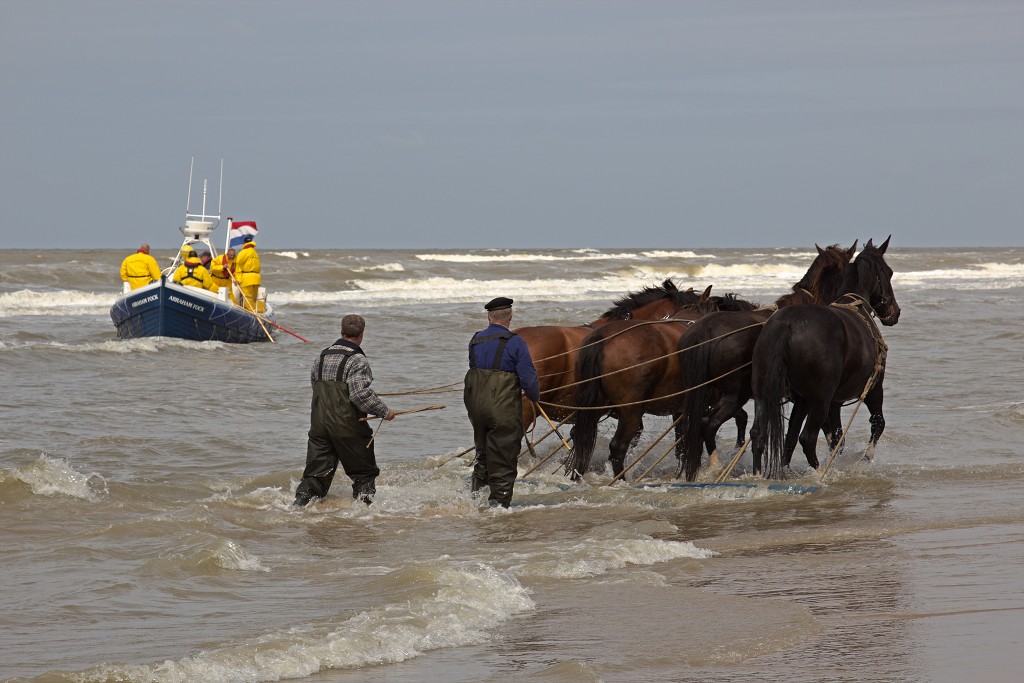 KNRM Koninklijke Nederlandse Redding Maatschappij hdr sar reddingsboot lifeguard scheepvaart zeevaart koopvaardij marine